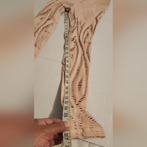 Avocado Serenity Shredded Leggings in Pale Pink Size Small - Picture 4 of 11